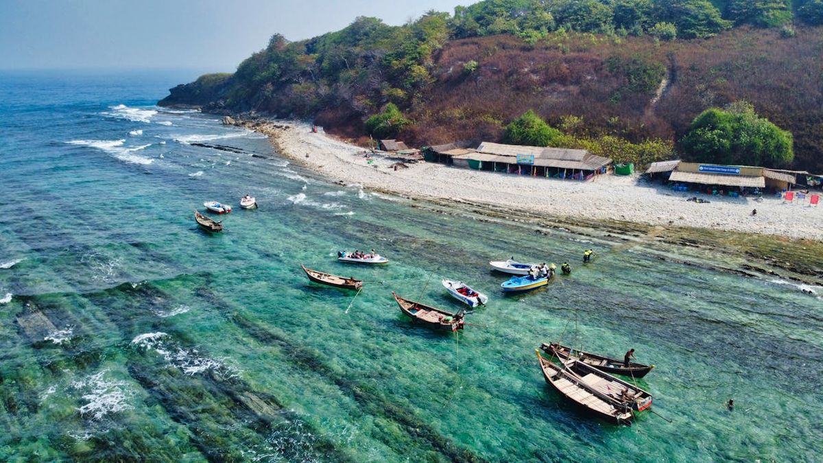 boats in Burma